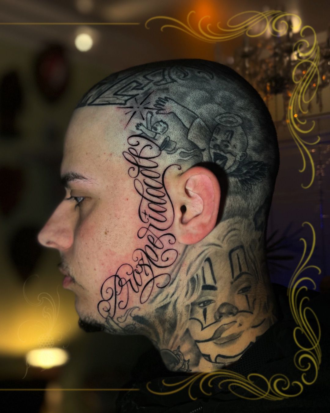 Tatuagem Caligrafia Caligrafia na Cabeça na região cabeça feita por Dênis Navarro em Porto Alegre