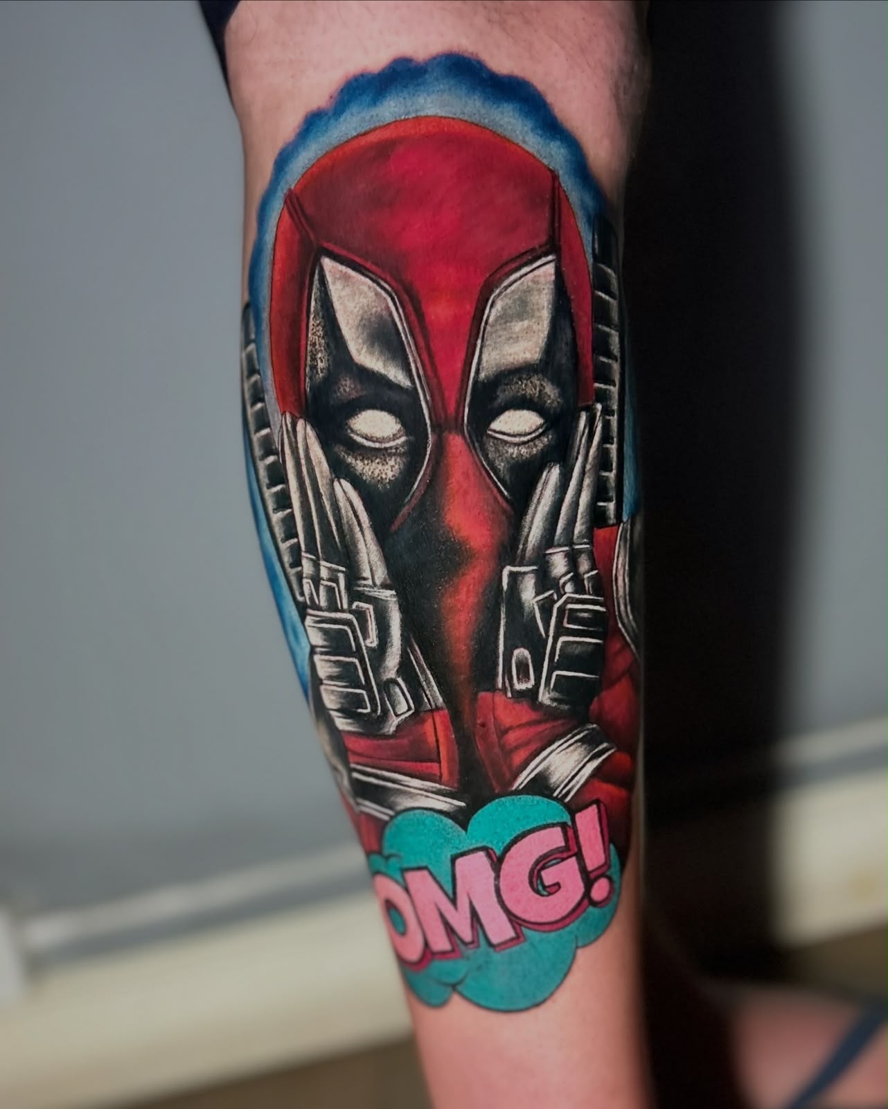 Tatuagem Colorido Mercenário Tagarela na região antebraço feita por Simone Centeno em Porto Alegre