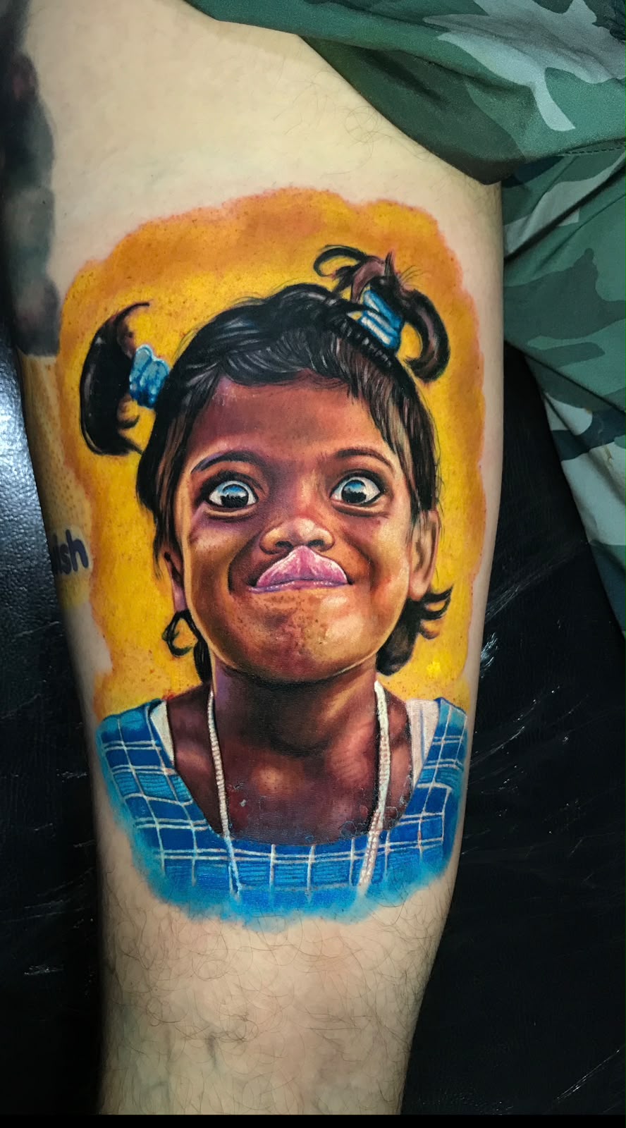 Tatuagem Realismo Colorido Careta na região coxa feita por Bagé em Porto Alegre