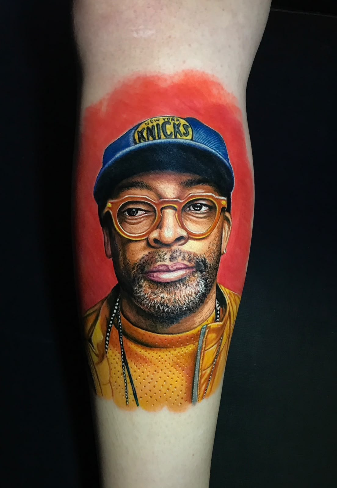 Tatuagem Realismo Colorido Spike Lee na região panturrilha feita por Bagé em Porto Alegre
