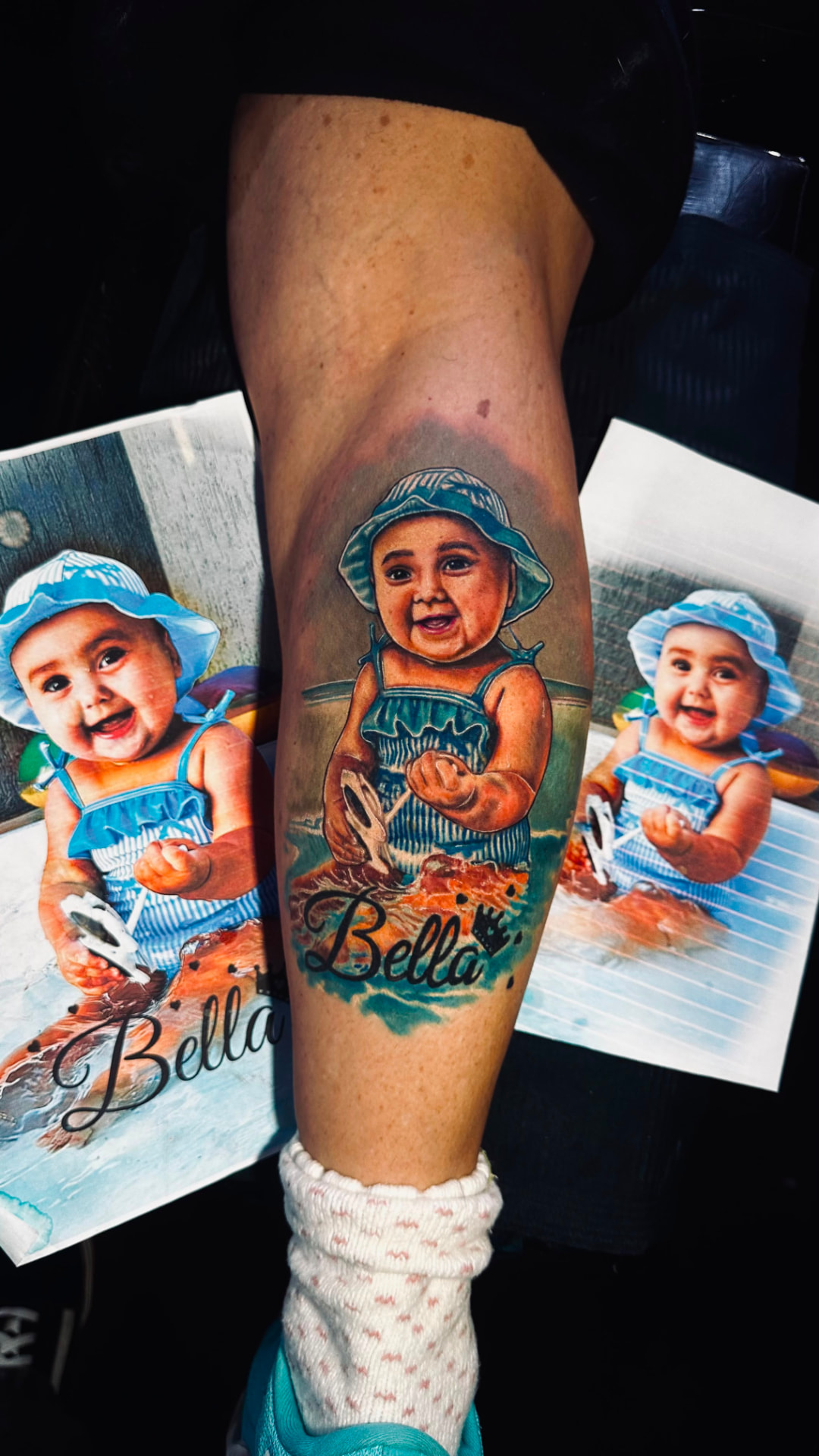 Tatuagem Realismo Colorido Bella na região panturrilha feita por Bagé em Porto Alegre